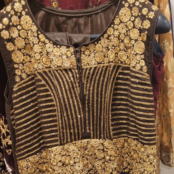 Brown georgette gown - Picture 1 of 3